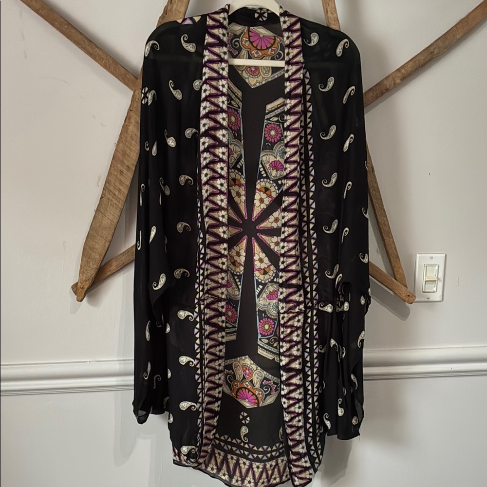 Elegant Black and Purple Paisley Wrap